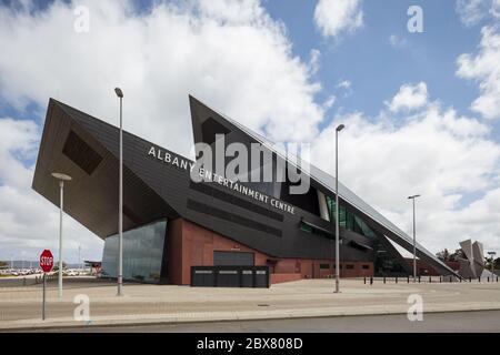 Albany Western Australia 10. November 2019 : Blick auf die moderne Architektur, die das Albany Entertainment Center in Western Australia umfasst Stockfoto