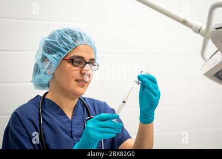 Injektion Injektion Impfstoff Impfung Medizin Grippe mann Arzt insulin Gesundheit Droge influenza Konzept-stock Bild Stockfoto
