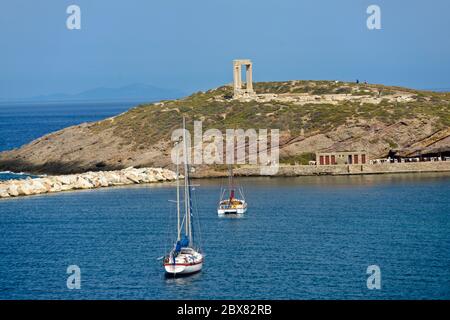 Naxos-Insel: Blick auf den Apollo Tempel vom Meer. Griechenland Stockfoto