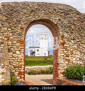 Hunstanton, Norfolk, England, Großbritannien, 24. April 2019: Hunstanton Lighthouse, erbaut 1840 an Stelle eines früheren Leuchtturms aus dem 17. Jahrhundert. Stockfoto