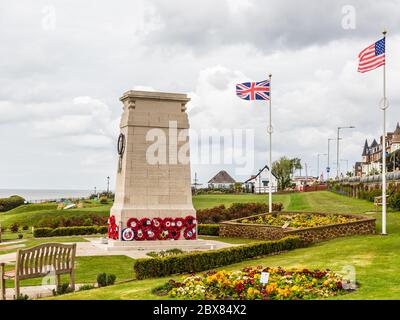 Hunstanton, Norfolk, England, Großbritannien, 24. April 2019: War Memorial, errichtet 1921, gewidmet den Gefallenen des Ersten und Zweiten Weltkriegs Stockfoto