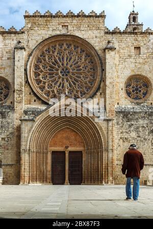 Eingang zum Kloster romanesque der SX in Sant Cugat del .Vallés - Provinz Barcelona, Katalonien, Spanien Stockfoto