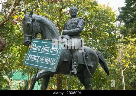 Eine Reiterstatue des Prinzen von Wales (später König Edward VII) in Veer Mata Jijabai Bhosale Udyan (Rani Bagh) und Zoo in Mumbai (Bombay), Indien Stockfoto