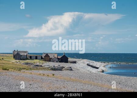 Fischerdorf Helgumannens auf der Insel Fårö in der Ostsee. Fårö auf Gtland ist im Sommer ein beliebtes Reiseziel in Schweden. Stockfoto