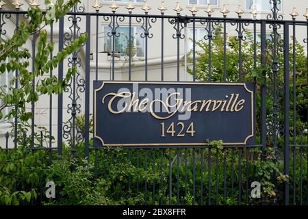 Los Angeles, Kalifornien, USA 5. Juni 2020 EIN allgemeiner Blick auf die Atmosphäre der Granville Towers in 1424 N Crescent Heights, ehemaliger Wohnsitz von Marilyn Monroe, Bette Davis, Rock Hudson, David Bowie, Portia De Rossi, Nora Ephron und Tim Burton am 5. Juni, 2020 in 1424 N. Crescent Heights in Los Angeles, Kalifornien, USA. Foto von Barry King/Alamy Stock Photo Stockfoto