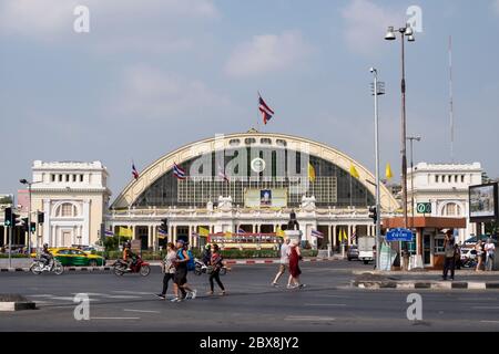 Außenansicht des Hua Lamphong Bahnhofs in Bangkok, Thailand, Südostasien. Stockfoto