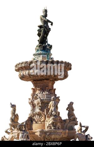 Trient. Neptunbrunnen isoliert auf weißem Hintergrund, Platz der Kathedrale (Piazza del Duomo) mit der Bronzestatue des römischen Gottes mit dem Dreizack Stockfoto