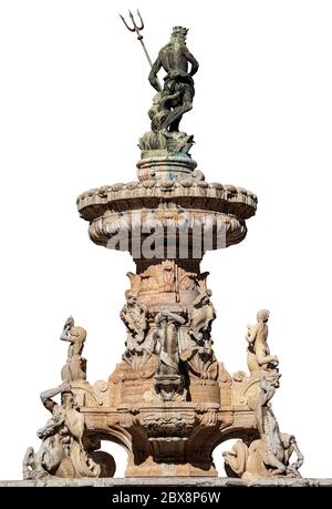 Neptun-Brunnen isoliert auf weißem Hintergrund. Piazza del Duomo (Domplatz) in der Innenstadt von Trient. Trentino-Südtirol, Italien, Europa Stockfoto