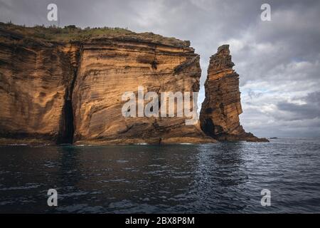 Felsformationen auf der Insel Vila Franca do Campo in Sao Miguel, Azoren Stockfoto
