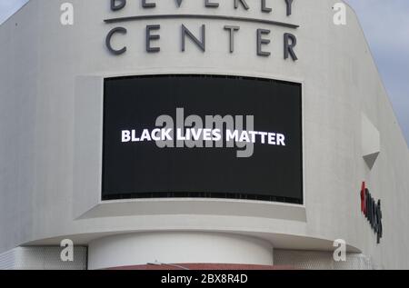 Los Angeles, Kalifornien USA 5. Juni 2020 EINE allgemeine Ansicht der Atmosphäre von Black Lives Matter Sign während Proteste in ganz Los Angeles während der Coronavirus Covid-19 Pandemie am 5. Juni 2020 in Los Angeles, Kalifornien, USA stattfinden. Foto von Barry King/Alamy Stock Photo Stockfoto