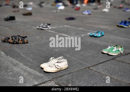 Turin, Italien. Juni 2020. TURIN, ITALIEN - 05. Juni 2020: Schuhe werden an einem Freitag zu einer zukünftigen Demonstration gesehen, einem weltweiten Klimastreik gegen staatliche Untätigkeit in Richtung Klimawandel und Umweltverschmutzung. (Foto: Nicolò Campo/Sipa USA) Quelle: SIPA USA/Alamy Live News Stockfoto