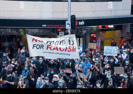 Sydney Australien 6. Juni 2020, Menschen protestieren auf der Straße für schwarze Leben, schwarze Todesfälle in Haft und gegen Rassismus trotz der medi Stockfoto