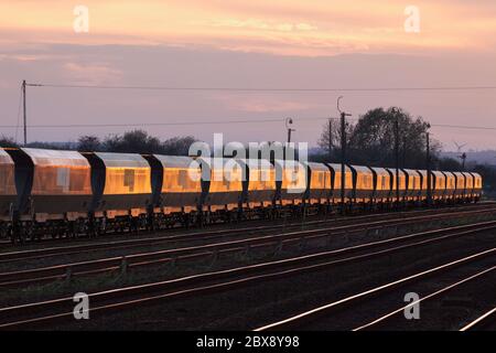 Freightliner HHA Kohlehäufer haben für das Wochenende in Barnetby Sidings, Lincolnshire, gestapelt Stockfoto