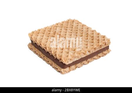 Waffel mit Milchschokolade gefüllt und isoliert auf weißem Hintergrund Stockfoto