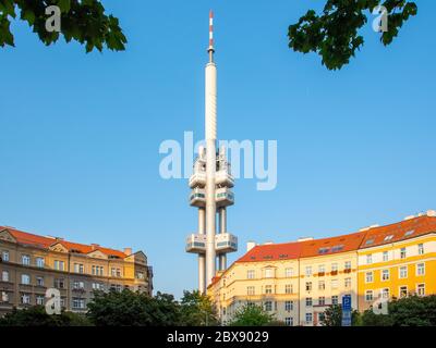 Zizkov Fernsehturm in Prag, Tschechische Republik. Stockfoto