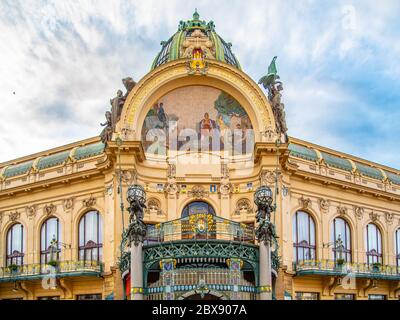 Stadthaus - Jugendstil historisches Gebäude am Platz der Republik, Namesti republicky, in Prag, Tschechische Republik. Stockfoto