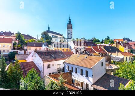 Stadtbild von Litomerice mit barockem Stephansdom und Glockenturm, Litomerice, Tschechische Republik. Blick von den Befestigungsmauern und Bailey. Stockfoto