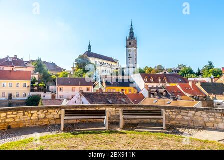 Stadtbild von Litomerice mit barockem Stephansdom und Glockenturm, Litomerice, Tschechische Republik. Blick von den Befestigungsmauern und Bailey. Stockfoto