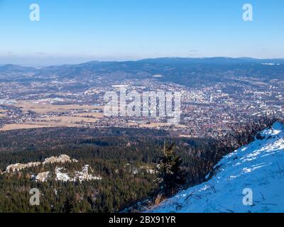 Blick auf Liberc Stadt vom Jested Berg, Tschechische Republik. Stockfoto