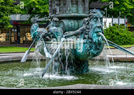 Detail der Historiensäule des Brunnens auf dem Josef-Görres-Platz in der Altstadt von Koblenz, Rheinland-Pfalz, Deutschland Stockfoto