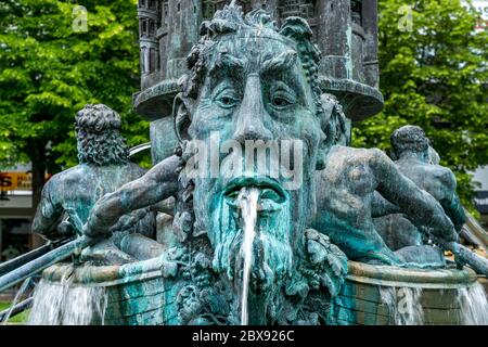 Detail der Historiensäule des Brunnens auf dem Josef-Görres-Platz in der Altstadt von Koblenz, Rheinland-Pfalz, Deutschland Stockfoto