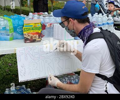 Hollywood, Kalifornien, USA. Juni 2020. Tausende nehmen am 5. Juni an den Protestaktionen von George Flloyd und Black Lives Matter und dem Marsch im Justizministerium von Los Angeles Teil. Auch geehrt Brionna TaylorÃs Geburtstag, die durch die Hände der Polizei gestorben. Quelle: Amy Katz/ZUMA Wire/Alamy Live News Stockfoto