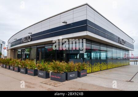 New Brighton, Großbritannien: 3. Juni 2020: Ein Prezzo-Restaurant ist wegen der COVID-19-Pandemie vorübergehend geschlossen Stockfoto