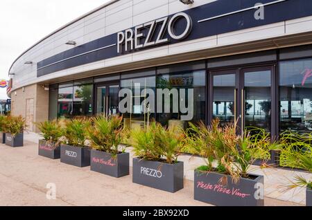 New Brighton, Großbritannien: 3. Juni 2020: Ein Prezzo-Restaurant ist wegen der COVID-19-Pandemie vorübergehend geschlossen Stockfoto