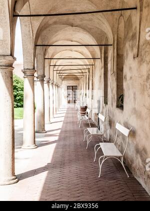 Torbogen im Renaissancestil im Schlossgarten Telc, Telc, Tschechische Republik. UNESCO-Weltkulturerbe. Stockfoto