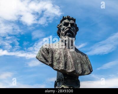 Büste von Benvenuto Cellini auf der Ponte Vecchio in Florenz, Italien. Stockfoto