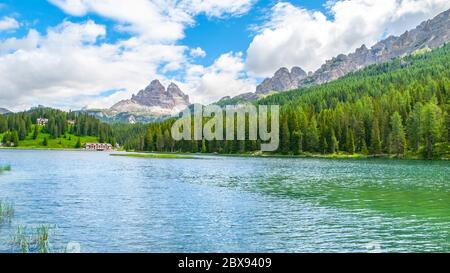 Tre Cime di Lavaredo. Blick vom Misurina See, Dolomiten, Italien. Stockfoto