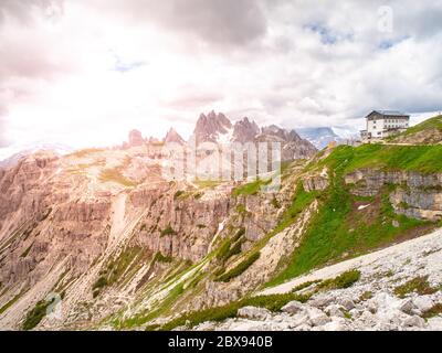 Auronzo Hütte, auch bekannt als Rifugio Auronzo, am Tre Cime Massiv, Dolomiten, Italien Stockfoto