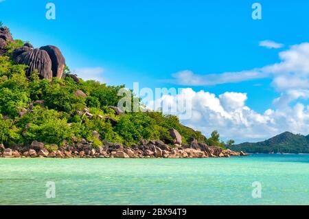 Granitfelsen in Anse Volbert, Praslin, Seychellen Stockfoto