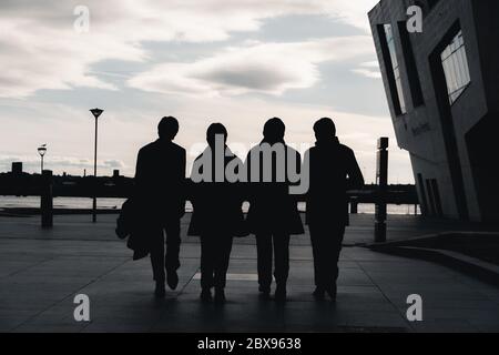 Liverpool, Großbritannien, Juni 2020: Beatles Statuen am Ufer von Liverpool in der Nähe des Flusses mersey Stockfoto