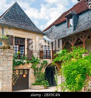 Mittelalterliche Freestone Haus in Saint-Robert in der Corrèze, Frankreich Stockfoto