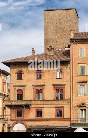 Palazzo und Torre degli Scappi, mittelalterlicher Turm und Palast mit Fresken (1219-1220) in Bologna Innenstadt, Emilia-Romagna, Italien, Europa Stockfoto