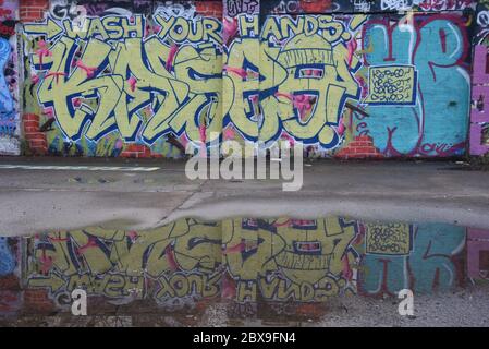 Graffiti im veröden Parkplatz Stockfoto