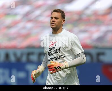 Leverkusen, 6. Juni 2020, Manuel NEUER, FCB 1 mit T-Shirt rot gegen Rassisten beim 1.Bundesliga-Spiel BAYER 04 LEVERKUSEN - FC BAYERN MÜNCHEN in der Saison 2019/2020:00 Spieltag 30. © Peter Schatz / Alamy Live News / Ralf Ibing/Firo/Pool - DFL-BESTIMMUNGEN VERBIETEN DIE VERWENDUNG VON FOTOS als BILDSEQUENZEN und/oder QUASI-VIDEO - Nationale und internationale Nachrichtenagenturen NUR zur redaktionellen Verwendung Quelle: Peter Schatz/Alamy Live News Stockfoto