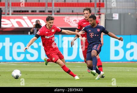 Leverkusen, 6. Juni 2020, Serge GNABRY, FCB 22 gegen Lucas Alario , Lev 13 , Julian BAUMGARTLINGER, Lev 15 beim 1.Bundesliga-Spiel BAYER 04 LEVERKUSEN - FC BAYERN MÜNCHEN in der Saison 2019/2020 am Spieltag 30. © Peter Schatz / Alamy Live News / Ralf Ibing/Firo/Pool - DFL-BESTIMMUNGEN VERBIETEN DIE VERWENDUNG VON FOTOS als BILDSEQUENZEN und/oder QUASI-VIDEO - Nationale und internationale Nachrichtenagenturen NUR zur redaktionellen Verwendung Quelle: Peter Schatz/Alamy Live News Stockfoto