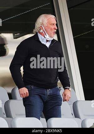 Leverkusen, 6. Juni 2020, Rudi Voeller ,Sportchef Leverkusen traurig beim 1.Bundesliga Spiel BAYER 04 LEVERKUSEN - FC BAYERN MÜNCHEN in der Saison 2019/2020:00 Spieltag 30. Foto: © Peter Schatz / Alamy Live News / Ralf Ibing/Firo/Pool - die DFL-BESTIMMUNGEN VERBIETEN DIE VERWENDUNG VON FOTOS als BILDSEQUENZEN und/oder QUASI-VIDEO - Nationale und internationale Nachrichtenagenturen DÜRFEN NUR redaktionell verwendet werden Stockfoto