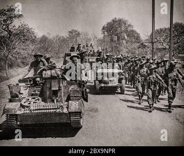 Britische und Gurkha-Soldaten betreten Fort Dufferin in Mandalay, Burmas zweiter Stadt, am 10. März 1945 während der Burma-Kampagne. Nachdem die Mauer nahe dem Nordtor durchbrochen war, konnten die Truppen unter dem Deckmantel eines intensiven Artilleriebeschudens und mit Panzern unterstützt in das Fort einbrechen. Stockfoto