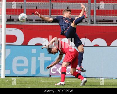 Leverkusen, 6. Juni 2020, Joshua KIMMICH, FCB 32 gegen Julian BAUMGARTLINGER, Lev 15 beim 1.Bundesliga-Spiel BAYER 04 LEVERKUSEN - FC BAYERN MÜNCHEN in der Saison 2019/2020 am Spieltag 30. Foto: © Peter Schatz / Alamy Live News / Ralf Ibing/Firo/Pool - die DFL-BESTIMMUNGEN VERBIETEN DIE VERWENDUNG VON FOTOS als BILDSEQUENZEN und/oder QUASI-VIDEO - Nationale und internationale Nachrichtenagenturen DÜRFEN NUR redaktionell verwendet werden Stockfoto