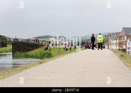 Caerphilly, Wales, Großbritannien. Juni 2020. Schwarze Leben sind wichtig Protest vor Caerphilly Castle. Wales, Großbritannien. Juni 2020. Kredit: Tracey Paddison/Alamy Live News Stockfoto