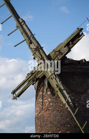 Nahaufnahme des alten Segelmechanismus auf Brograve Mill (Wasserpumpe), Horsey, Norfolk, England Stockfoto