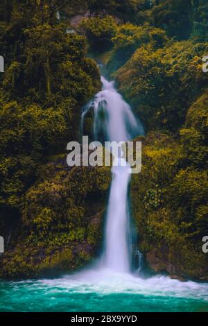 Wasserfall im pokhara Tal. Stockfoto