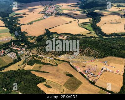 Bayerische Landschaft von einem Propellerflugzeug aus gesehen Stockfoto