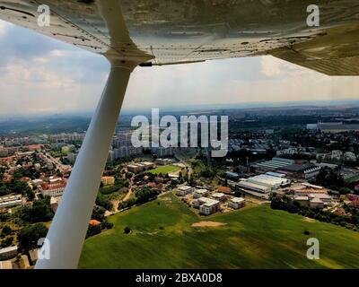 Bayerische Landschaft von einem Propellerflugzeug aus gesehen Stockfoto