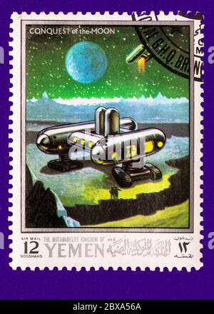 Vintage gestrichened Briefmarke aus dem Jemen um 1969. Zeigt Szenen der Raumfahrt aus der Eroberung der Mondserie. Stockfoto