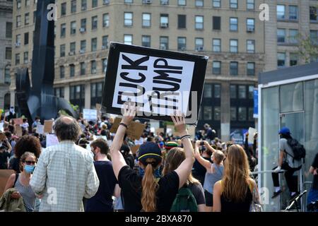 Protest gegen Polizeibrutalität nach dem Tod von George Floyd durch Minneapolis Police in Lower Manhattan. Stockfoto