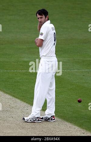 CHESTER LE STREET, ENGLAND - Graham Onions aus Durham während des County Championship Spiels zwischen Durham und Yorkshire im Emirates Riverside, Chester le Street, County Durham am Sonntag, den 4. Mai 2014. Stockfoto